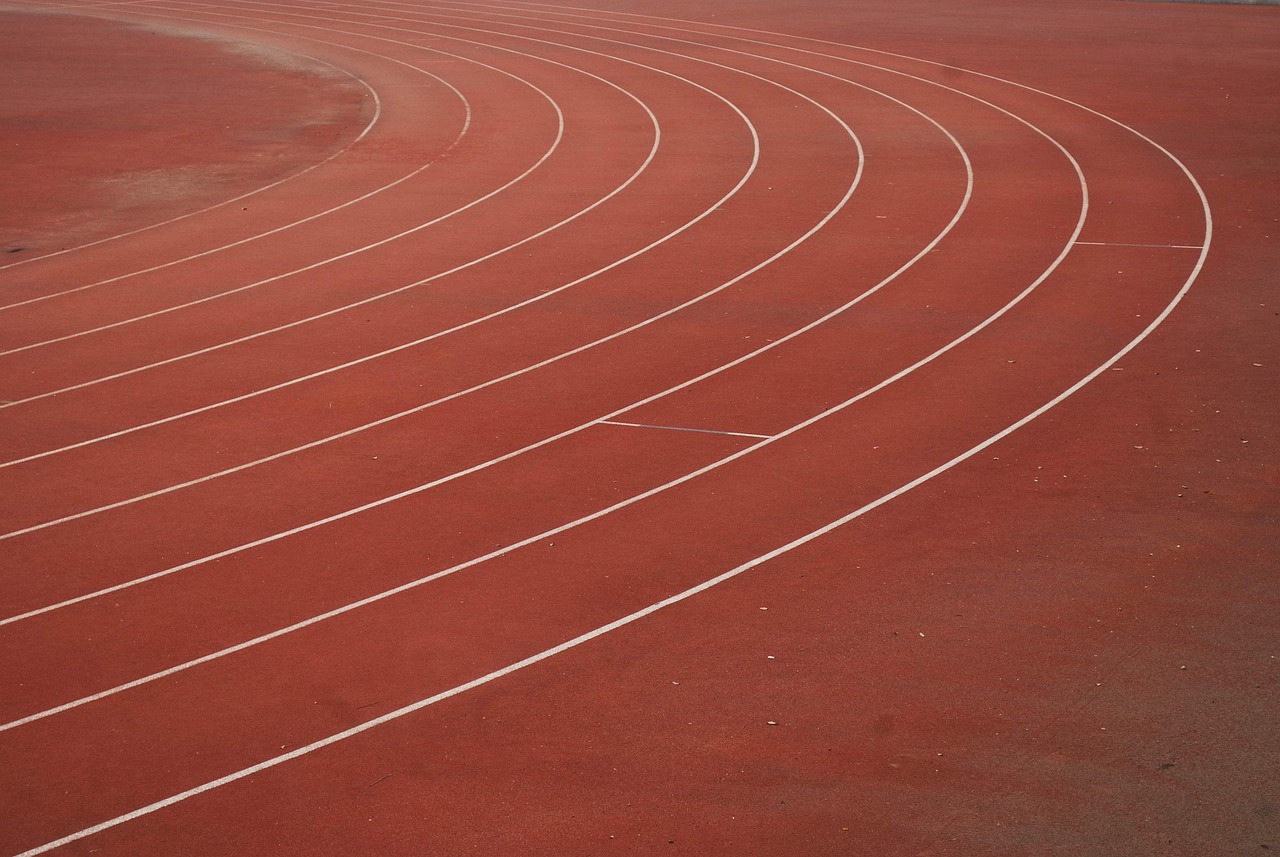 如何处理个人游戏账户被技术支持盗用的情况？